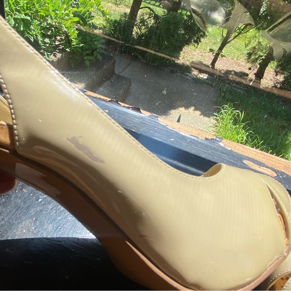 Guess Peep Toe Platform Sling Backs Beige Patent Leather Cork Spike Heels 9.5 - Picture 4 of 12